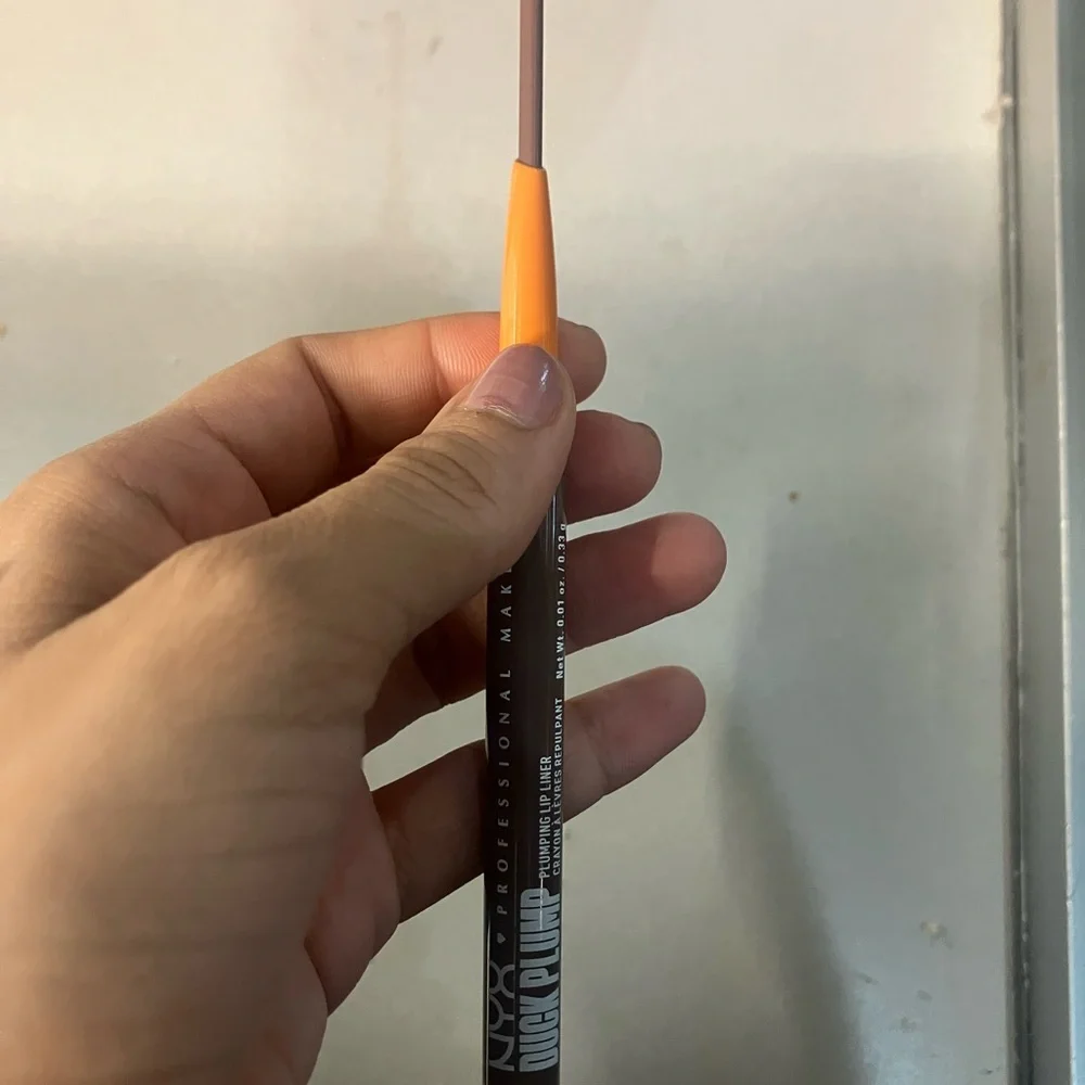 NYX Professional Makeup Duck Plump Retractable Plumping Lip Liner